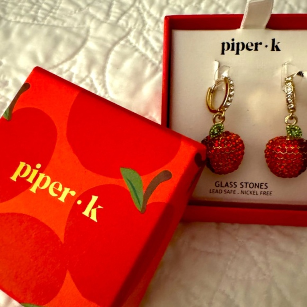 Glass bead Apple earrings by piper•k🍎comes in a cute gift box- great 4 teachers
